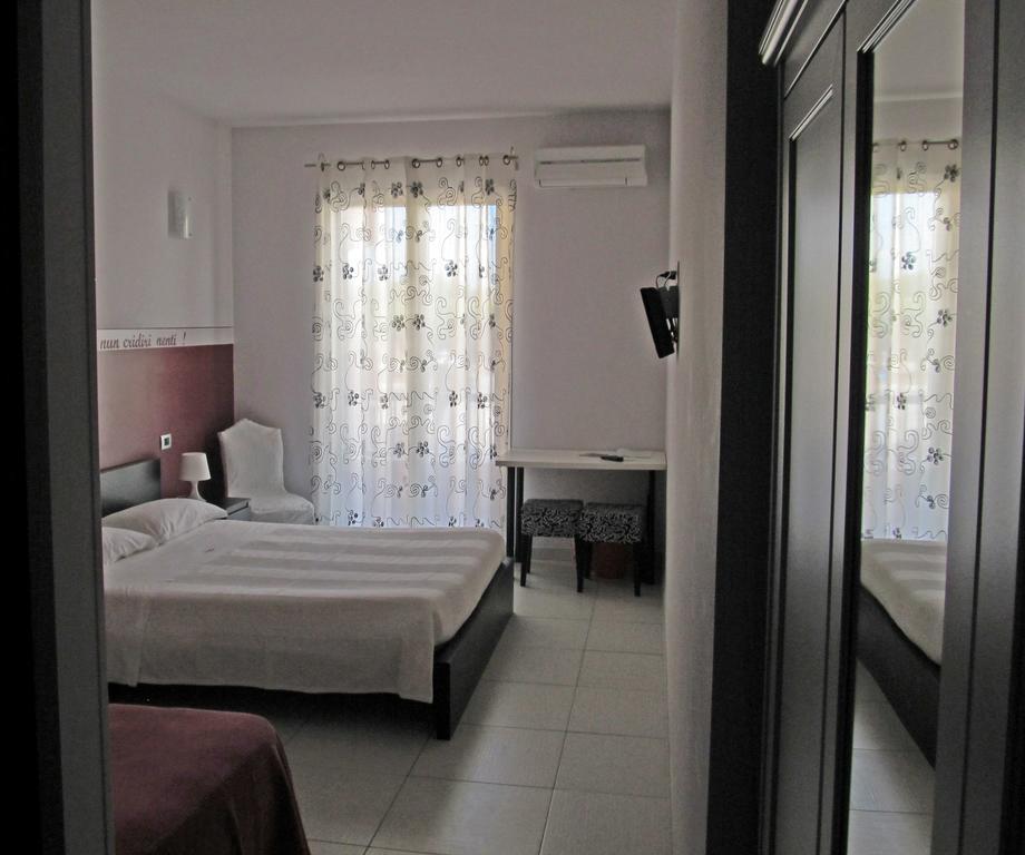 B&B Persi Nel Sud, Pozzallo Bagian luar foto